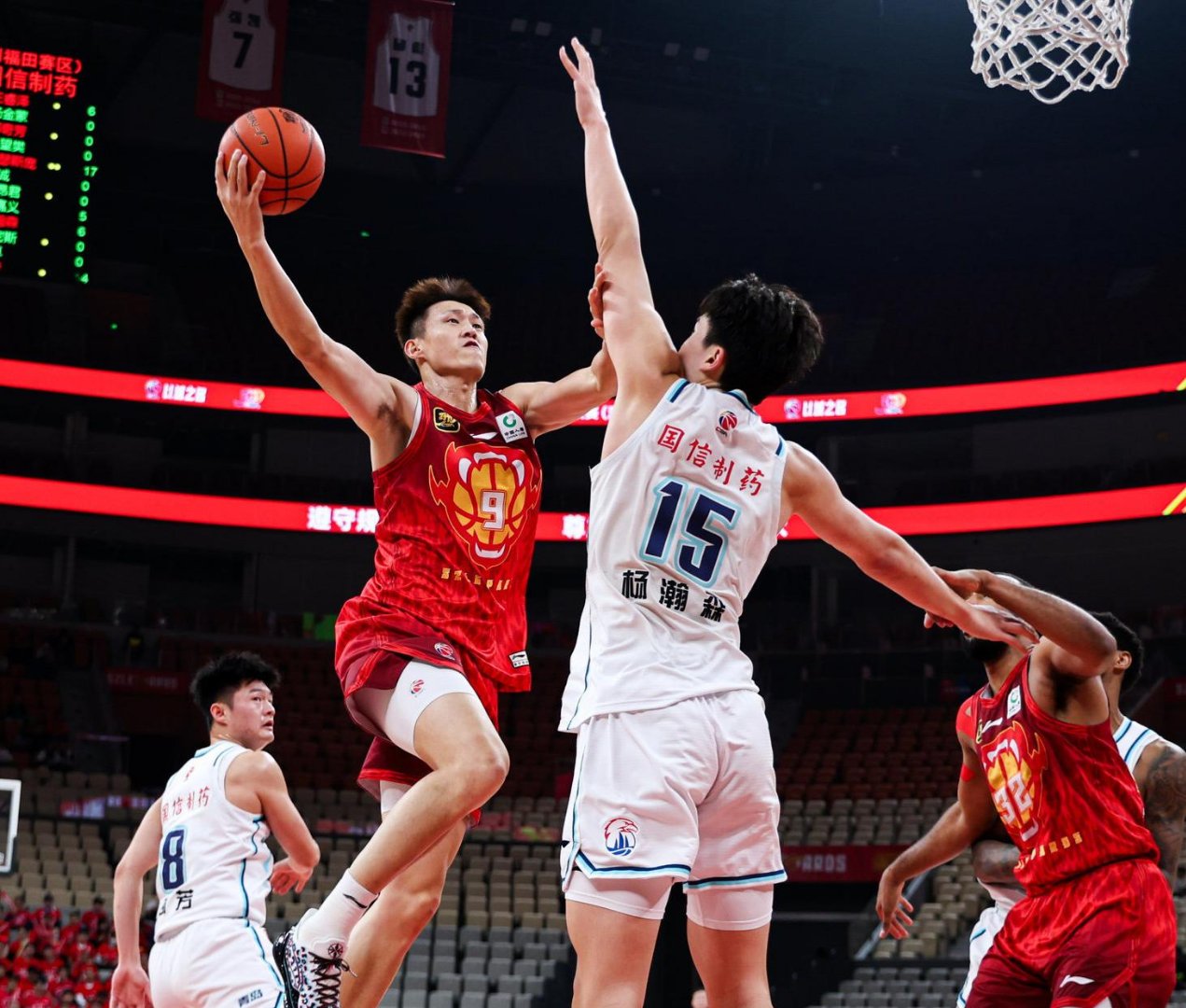 天博娱乐里程碑夜!北京国安战术微调,CBA常规赛集结日刷纪录,悬念犹存,赛程密集仍需轮换的简单介绍