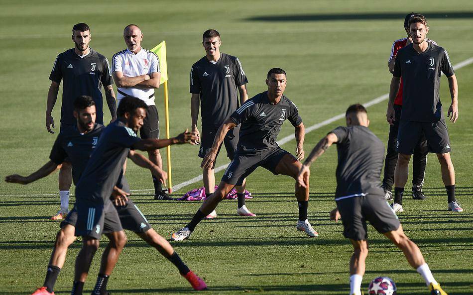 天博娱乐关于国际比赛日体能课后，里昂主帅复盘备战欧冠，引发热议，年轻球员得到机会的信息